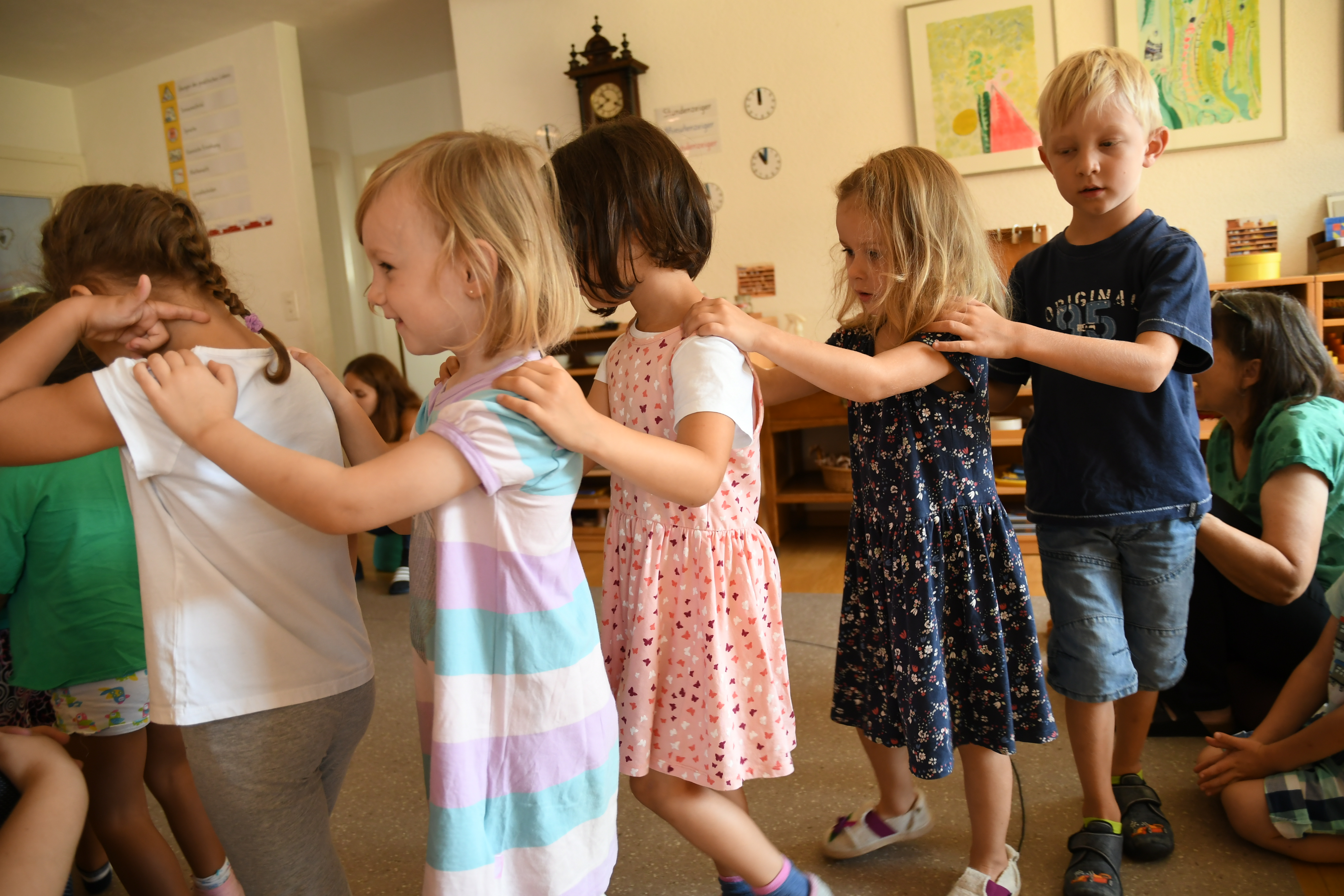 Kinder im montessori kinderhaus sursee